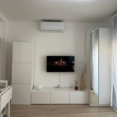 Nicol Apartment