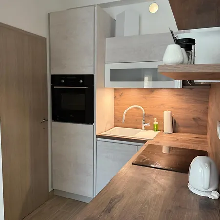 Nicol Apartment *