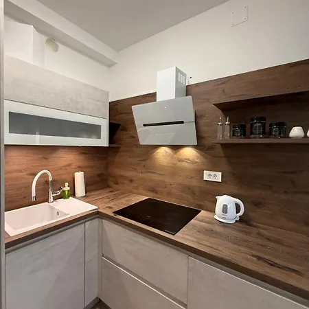 Nicol Apartment