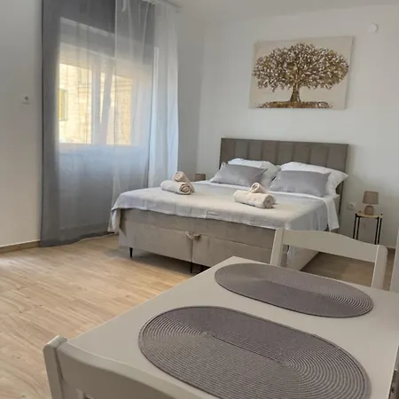 Apartment Nicol Pirovac