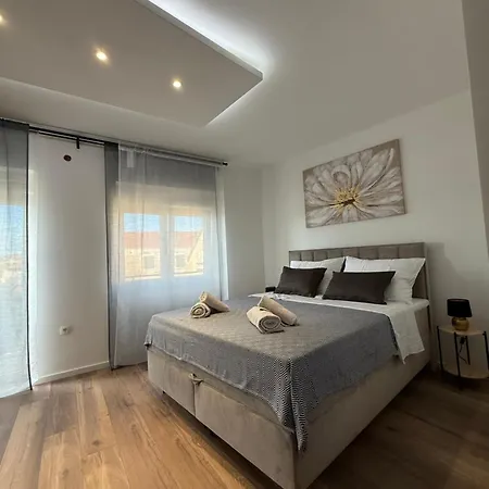 Nicol Apartment