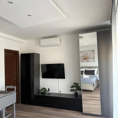 Nicol Apartment
